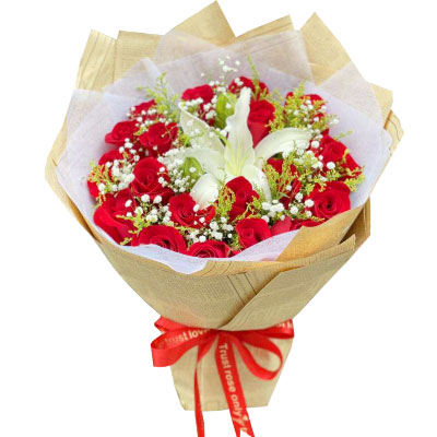 酒泉19朵红玫瑰1支百合，永恒之美