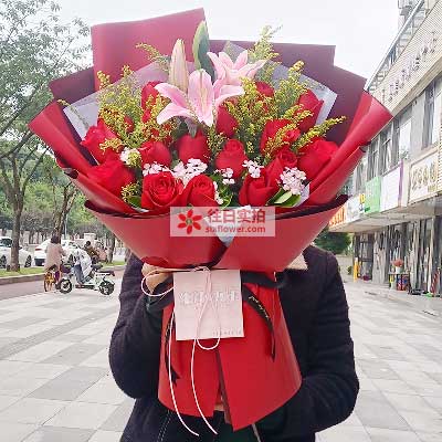 酒泉19朵红玫瑰百合，与你幸福前行